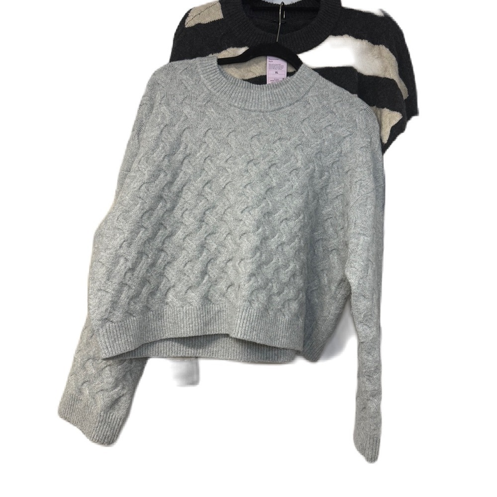 Womens bundle black & white, Gray Crew Neck Sweater Cozy Knit Design cropped NWT